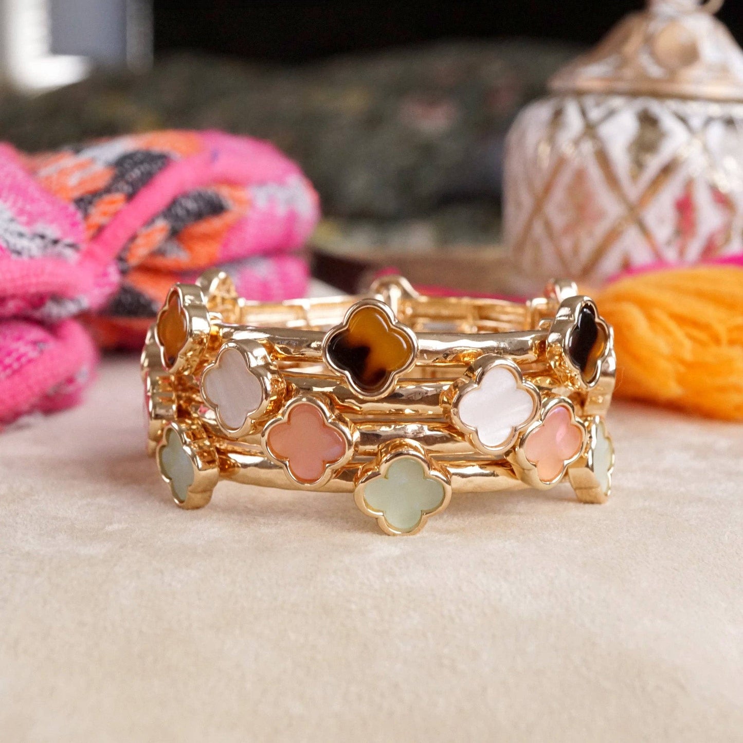 Clover Stretchy Bangle Bracelet – White,