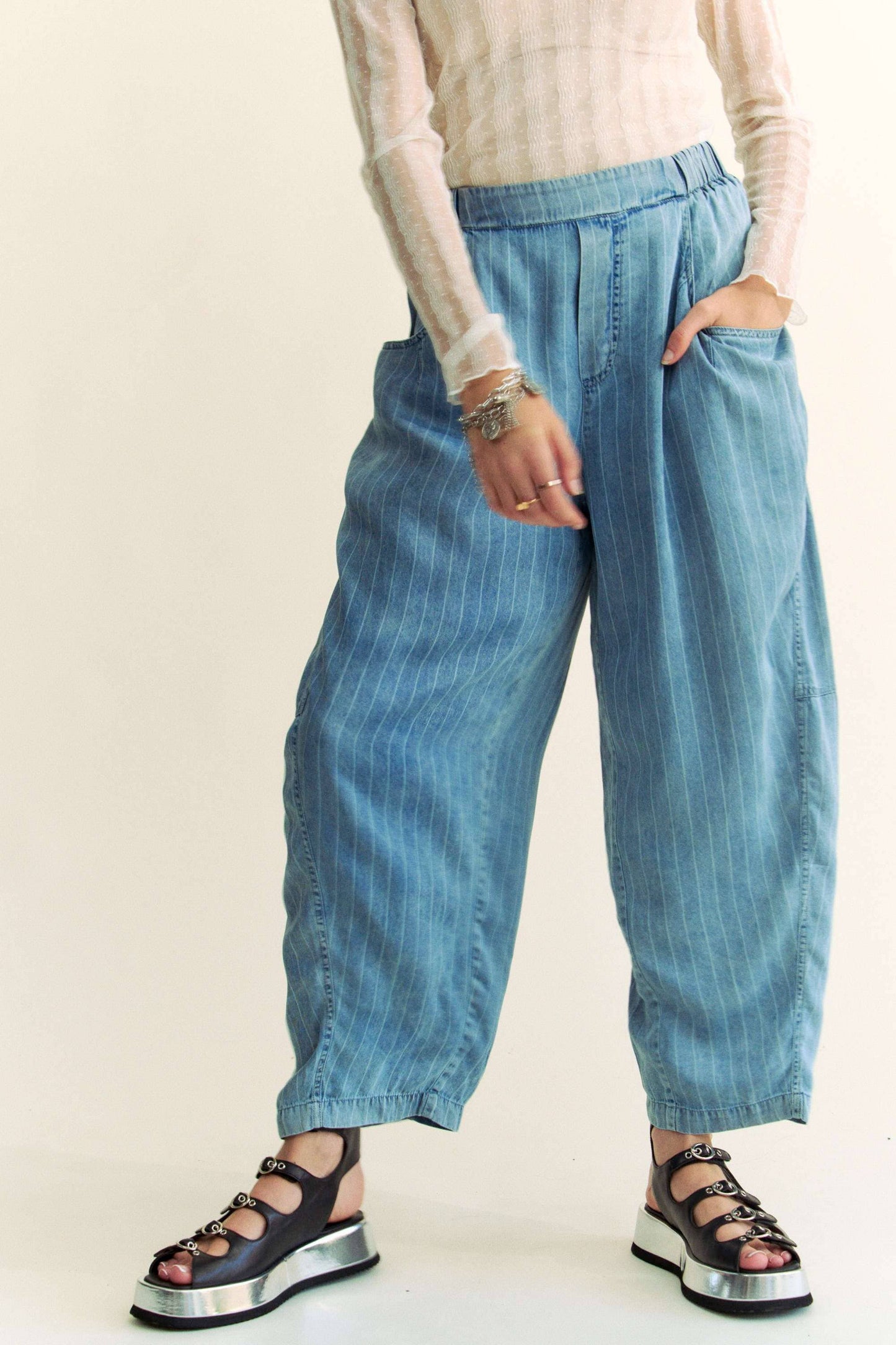 HIGH WAIST TENCEL DENIM BARREL PANTS