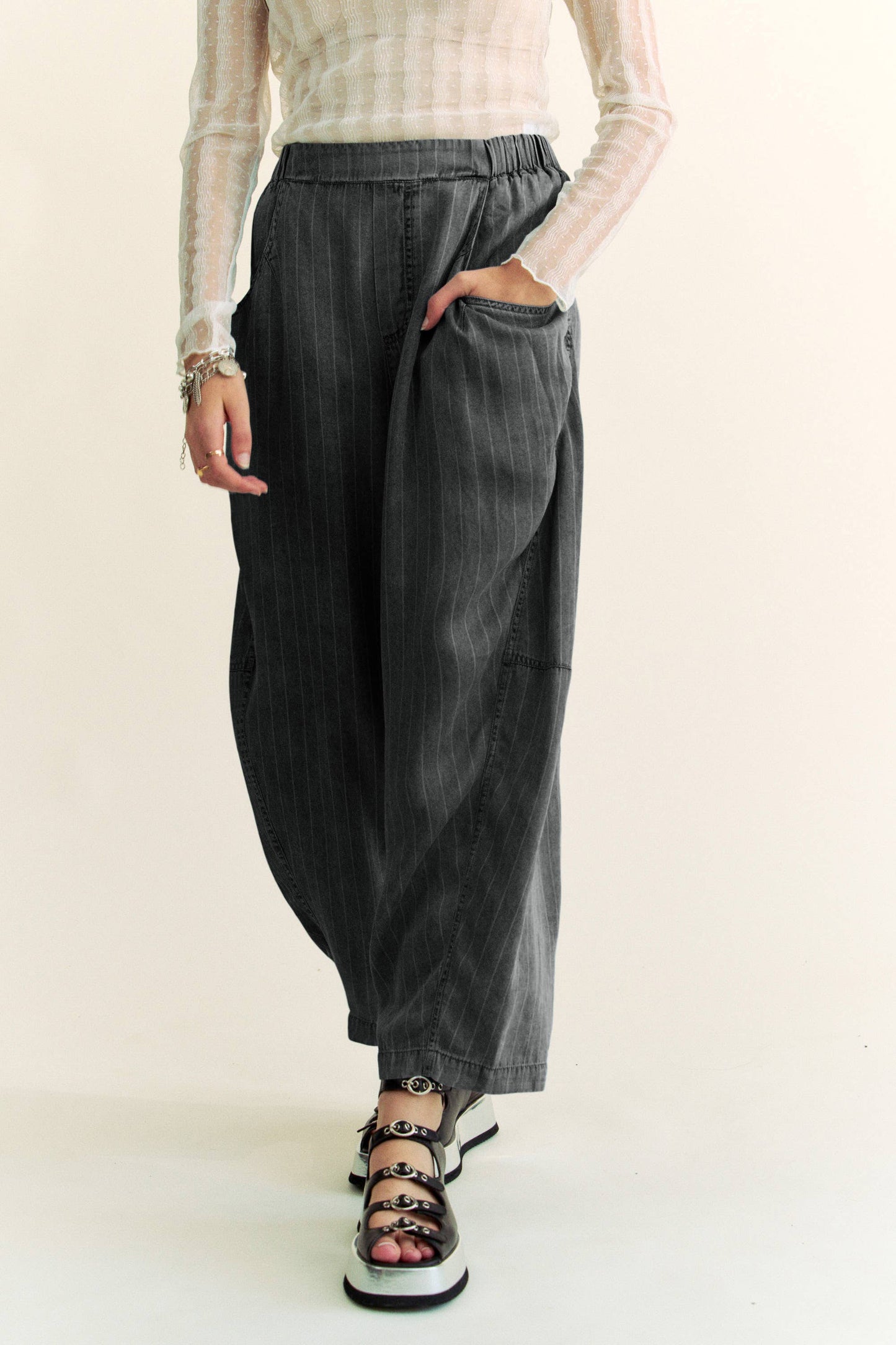 HIGH WAIST TENCEL DENIM BARREL PANTS