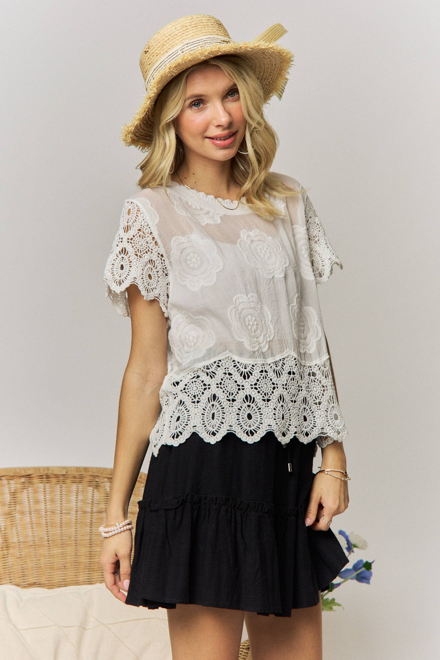 LACE SLEEVE COTTON TOP