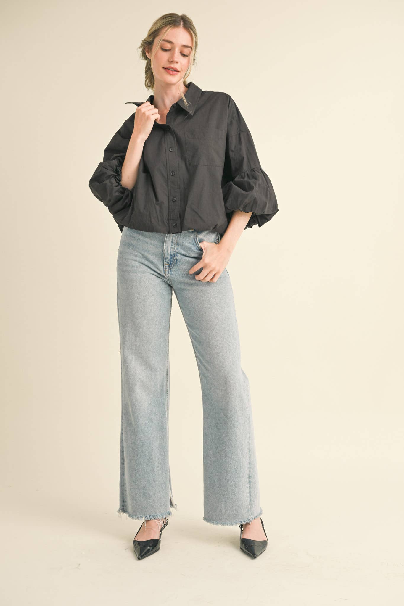 BUTTON DOWN BUBBLE SLEEVE TOP