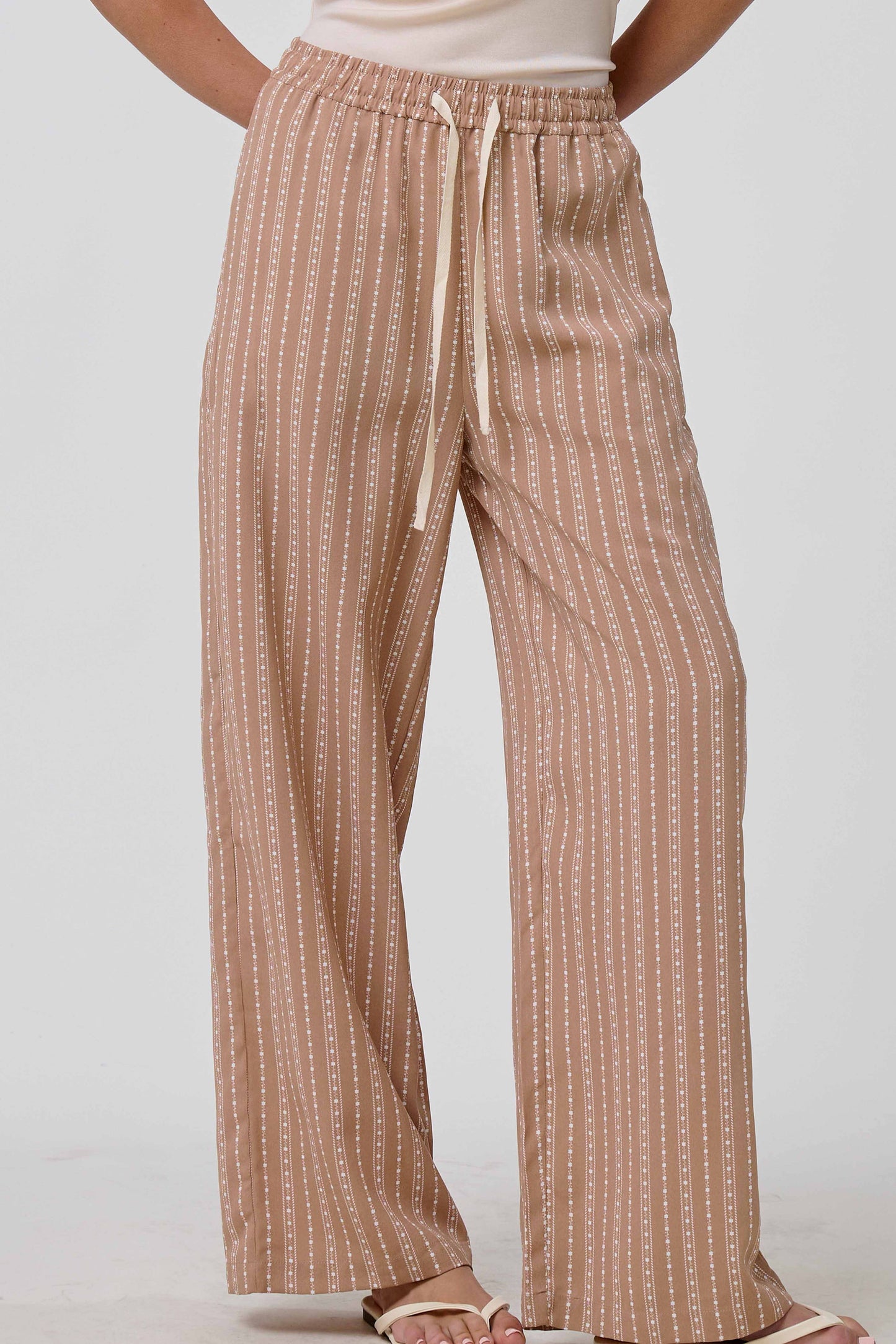 Patterned Design Relaxed Fit Pants With Pockets
