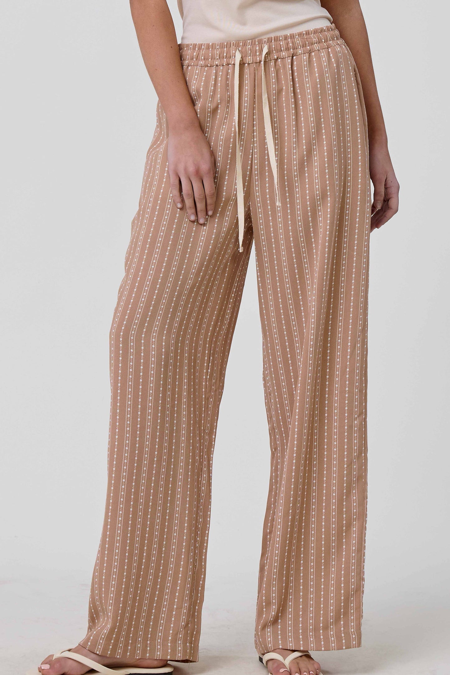 Patterned Design Relaxed Fit Pants With Pockets