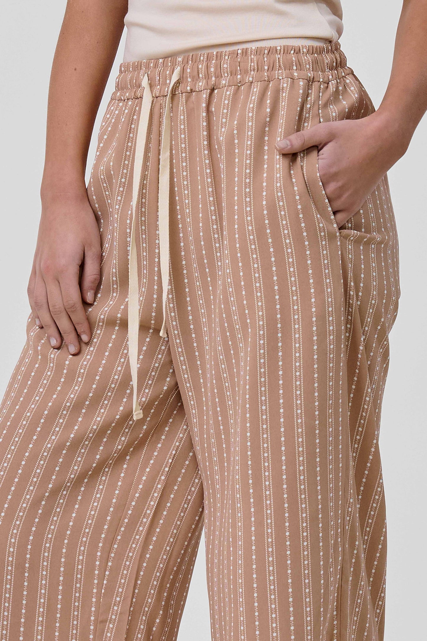 Patterned Design Relaxed Fit Pants With Pockets