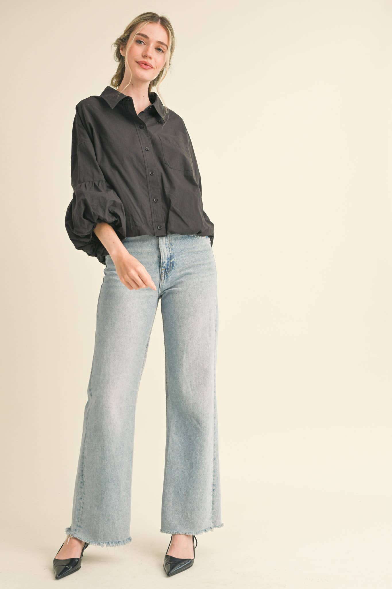 BUTTON DOWN BUBBLE SLEEVE TOP
