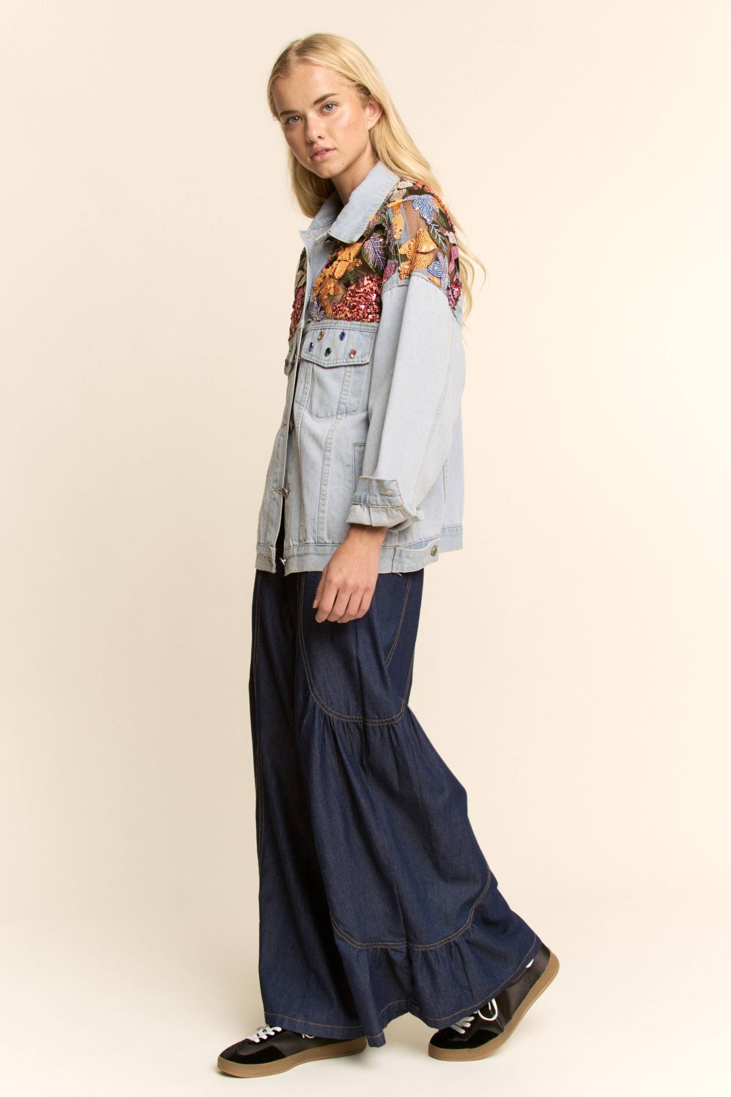 LIGHT WASH DENIM JACKET