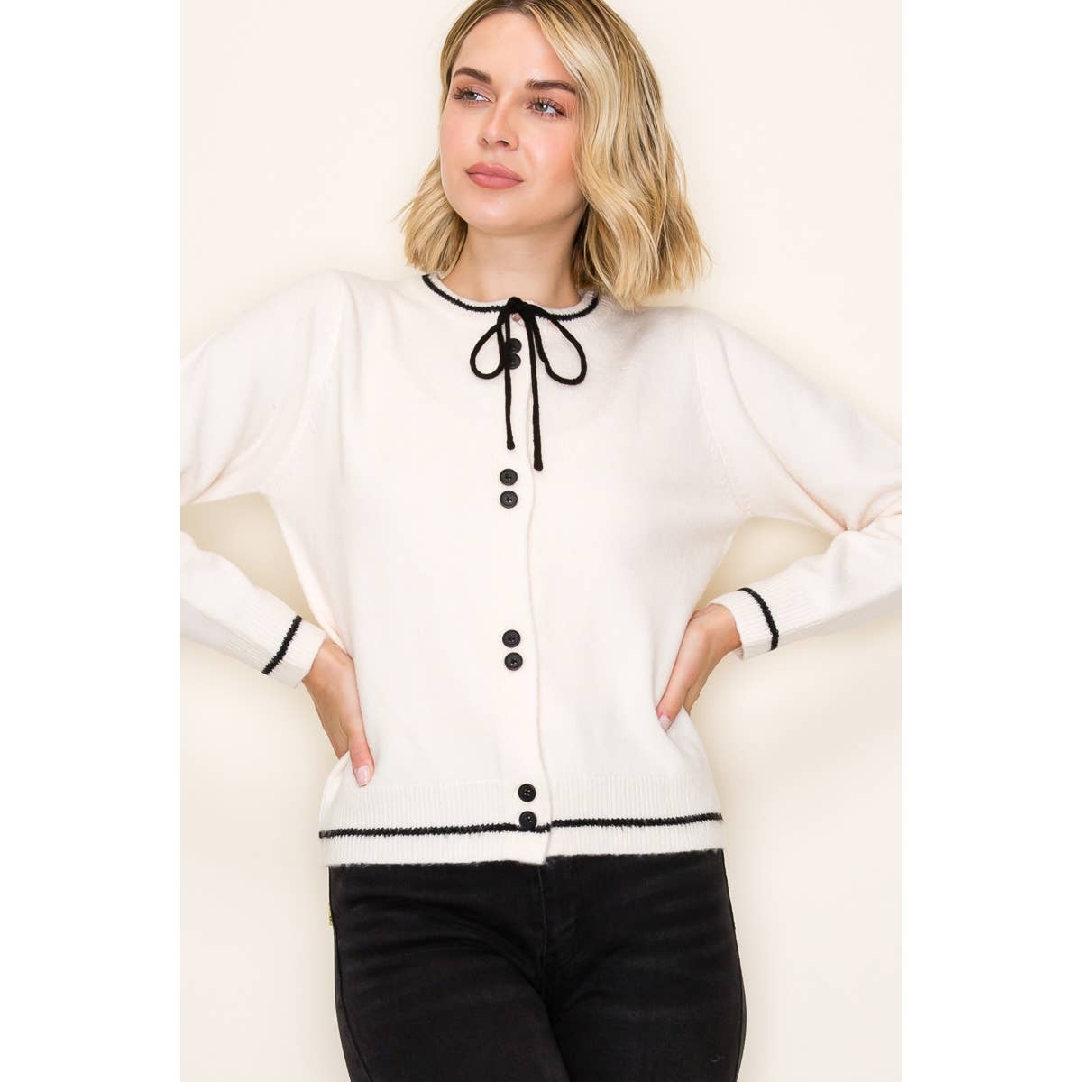 COLOR TRIMMED  SWEATER