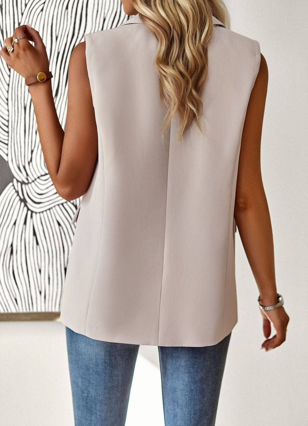 Sleeveless blazer