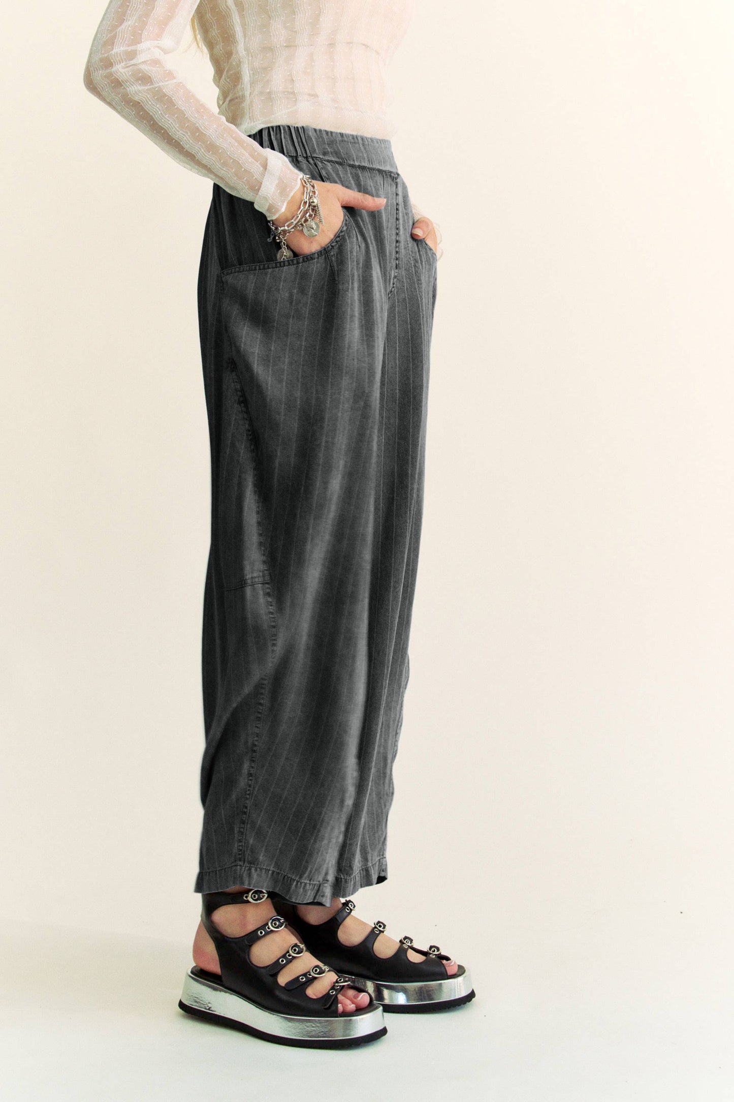 HIGH WAIST TENCEL DENIM BARREL PANTS