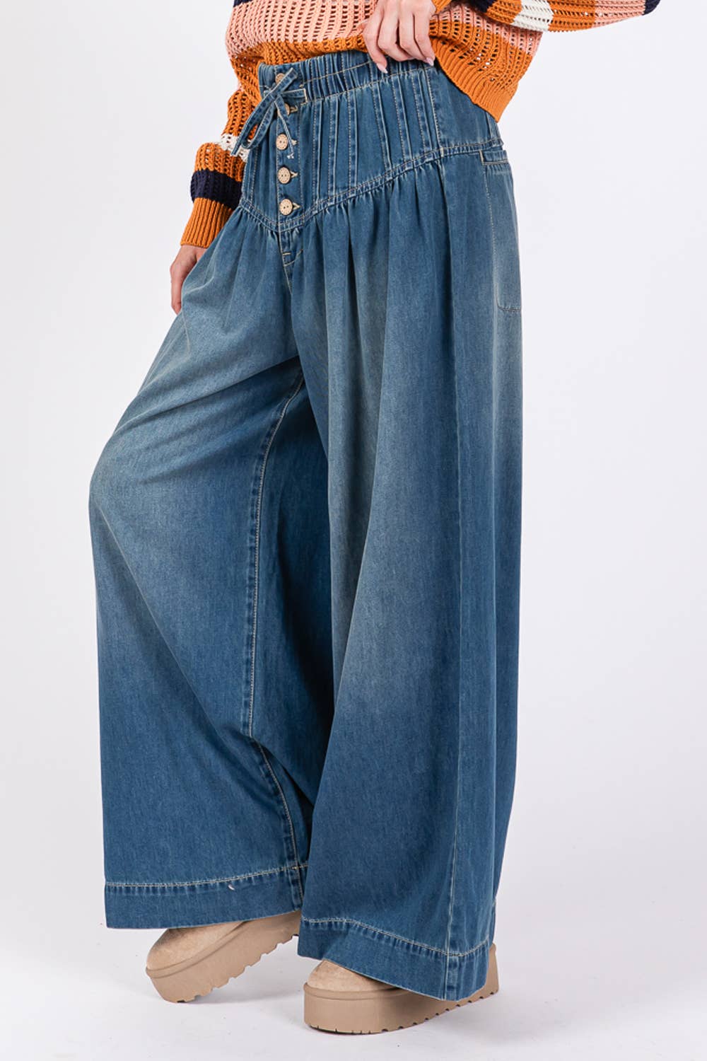 MID-RISE LOOSE WIDE LEG PULL-ON JEANS