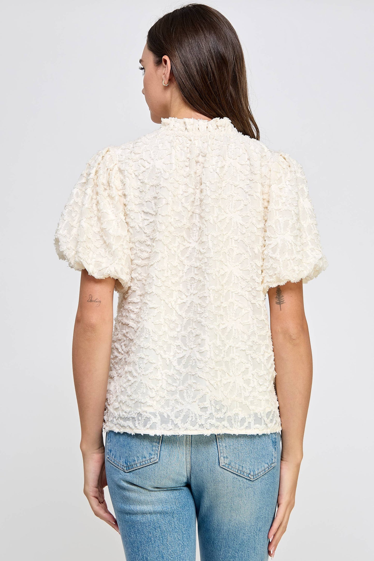 V-NECK PUFF SLEEVE LACE TOP CREAM