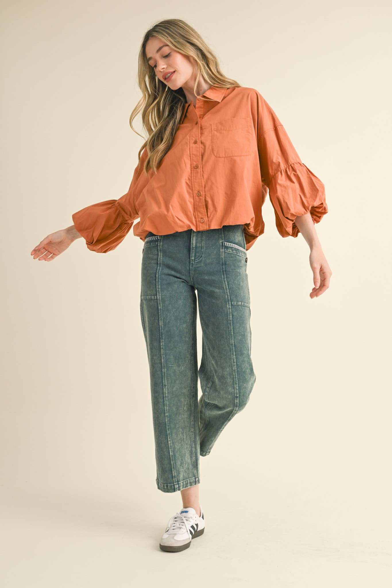 BUTTON DOWN BUBBLE SLEEVE TOP