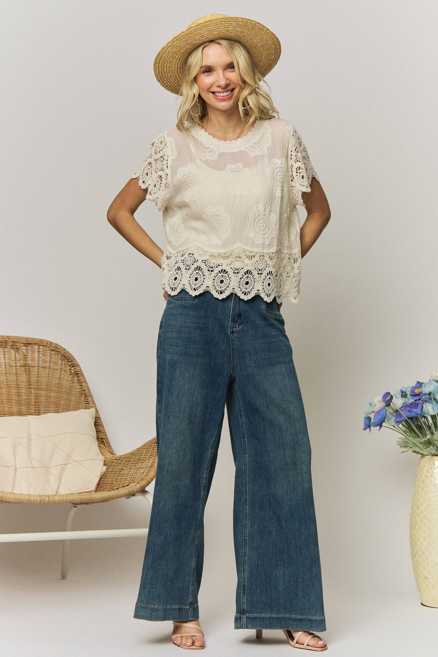 LACE SLEEVE COTTON TOP