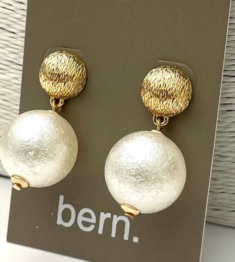 Elegant Pearl Dangle