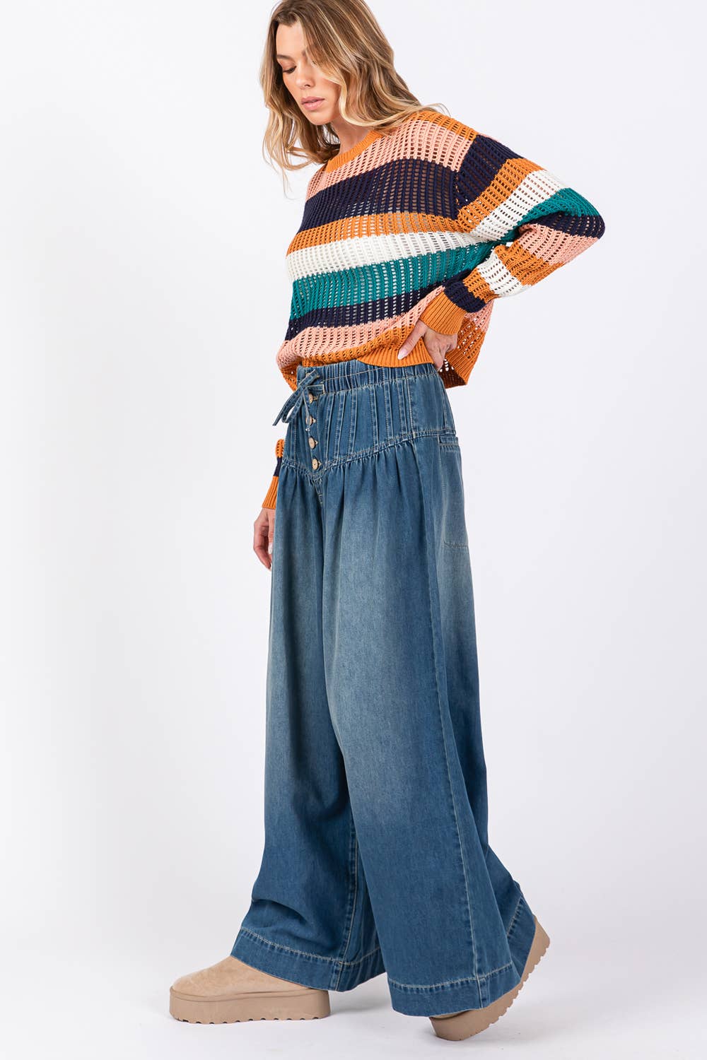 MID-RISE LOOSE WIDE LEG PULL-ON JEANS