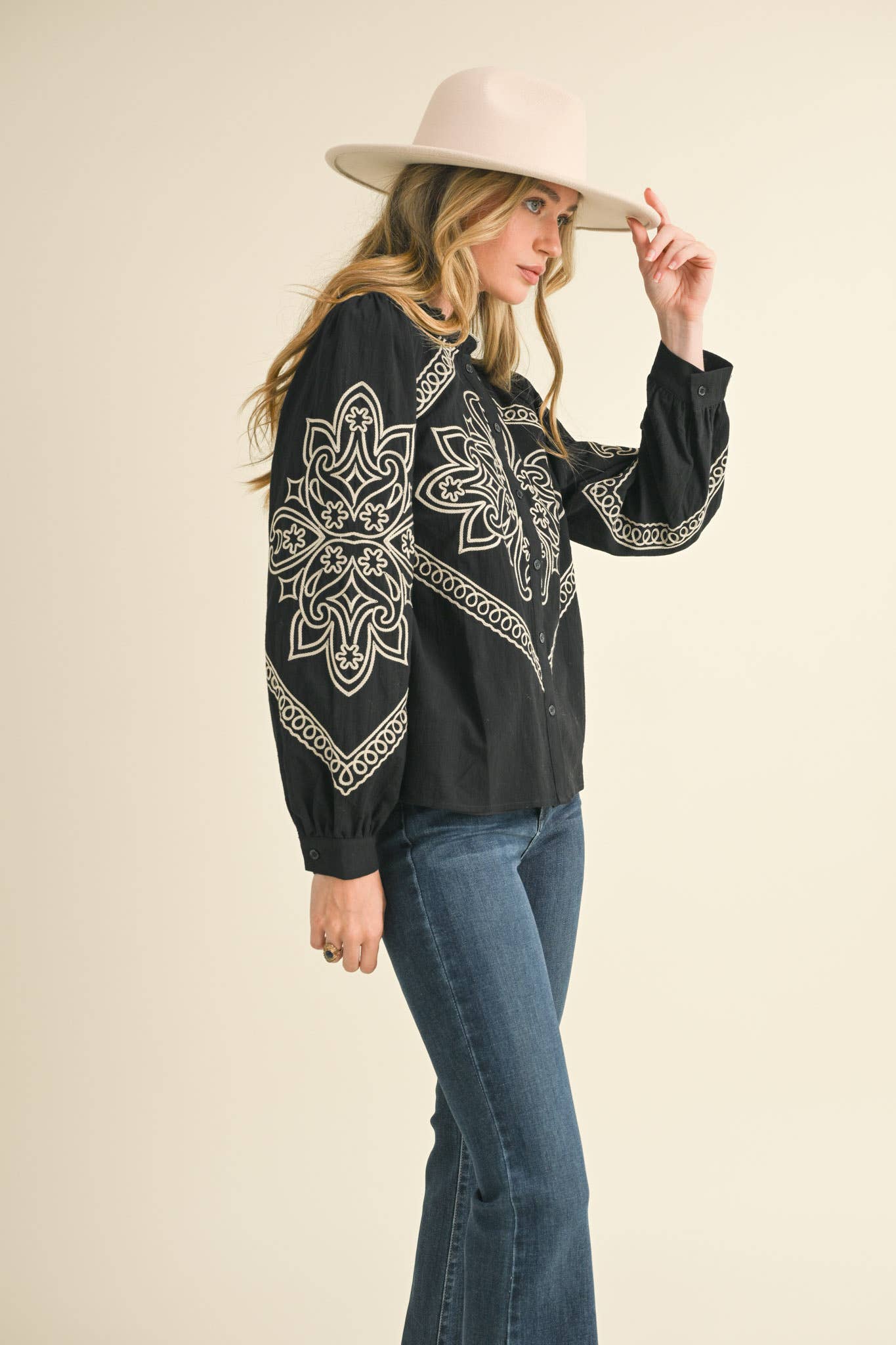 EMBROIDERED  BUTTON UP TOP