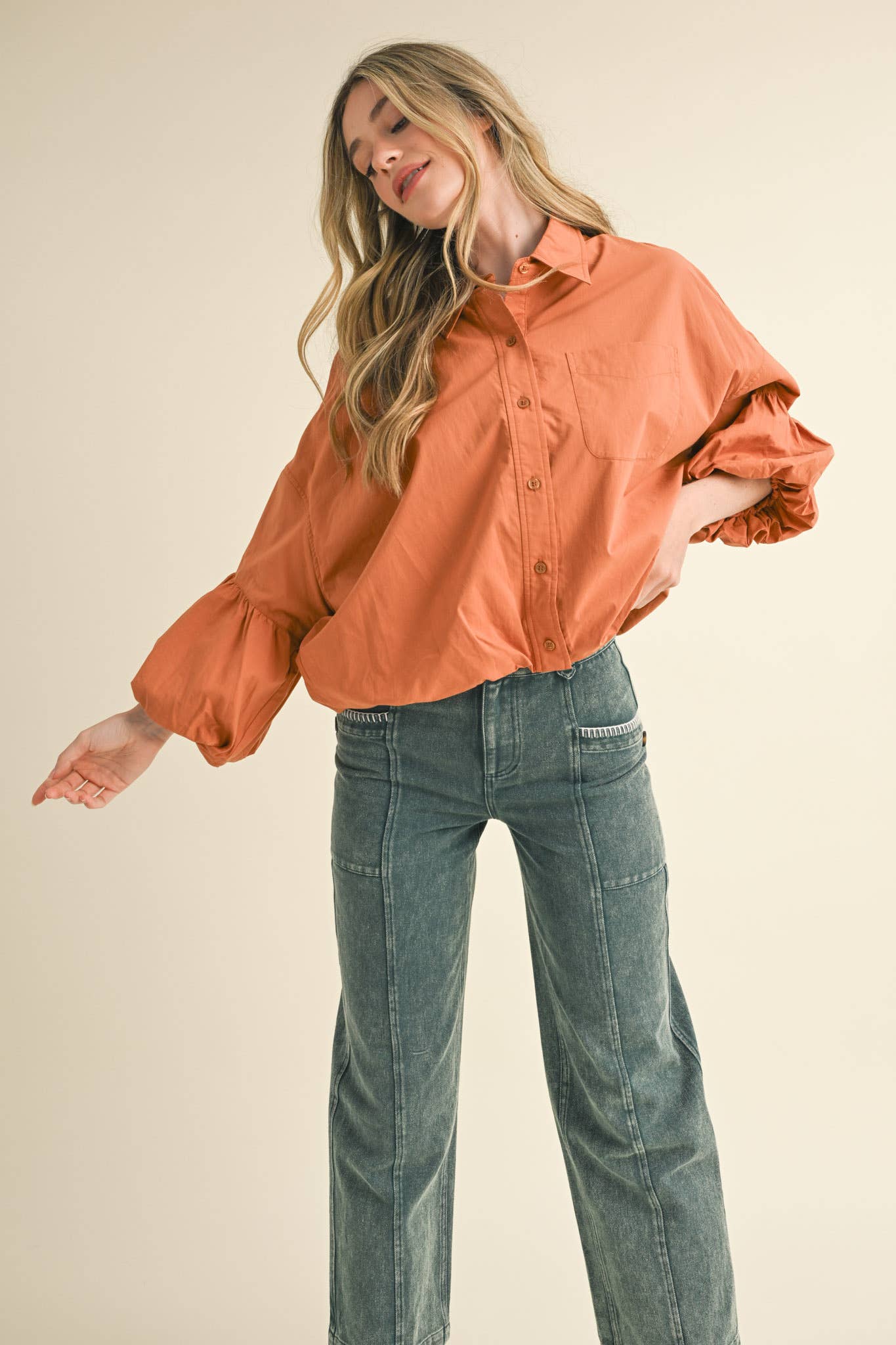 BUTTON DOWN BUBBLE SLEEVE TOP