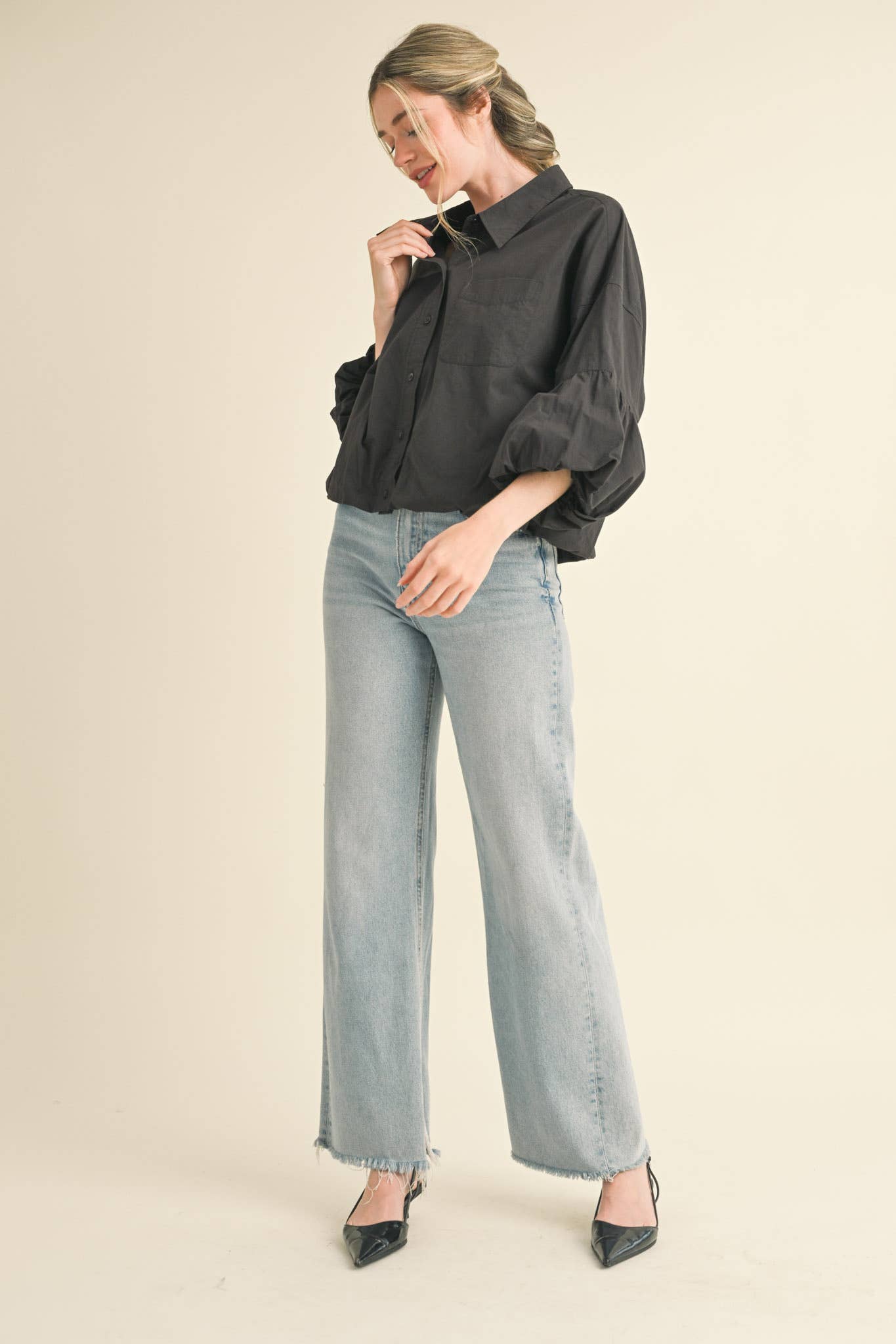 BUTTON DOWN BUBBLE SLEEVE TOP