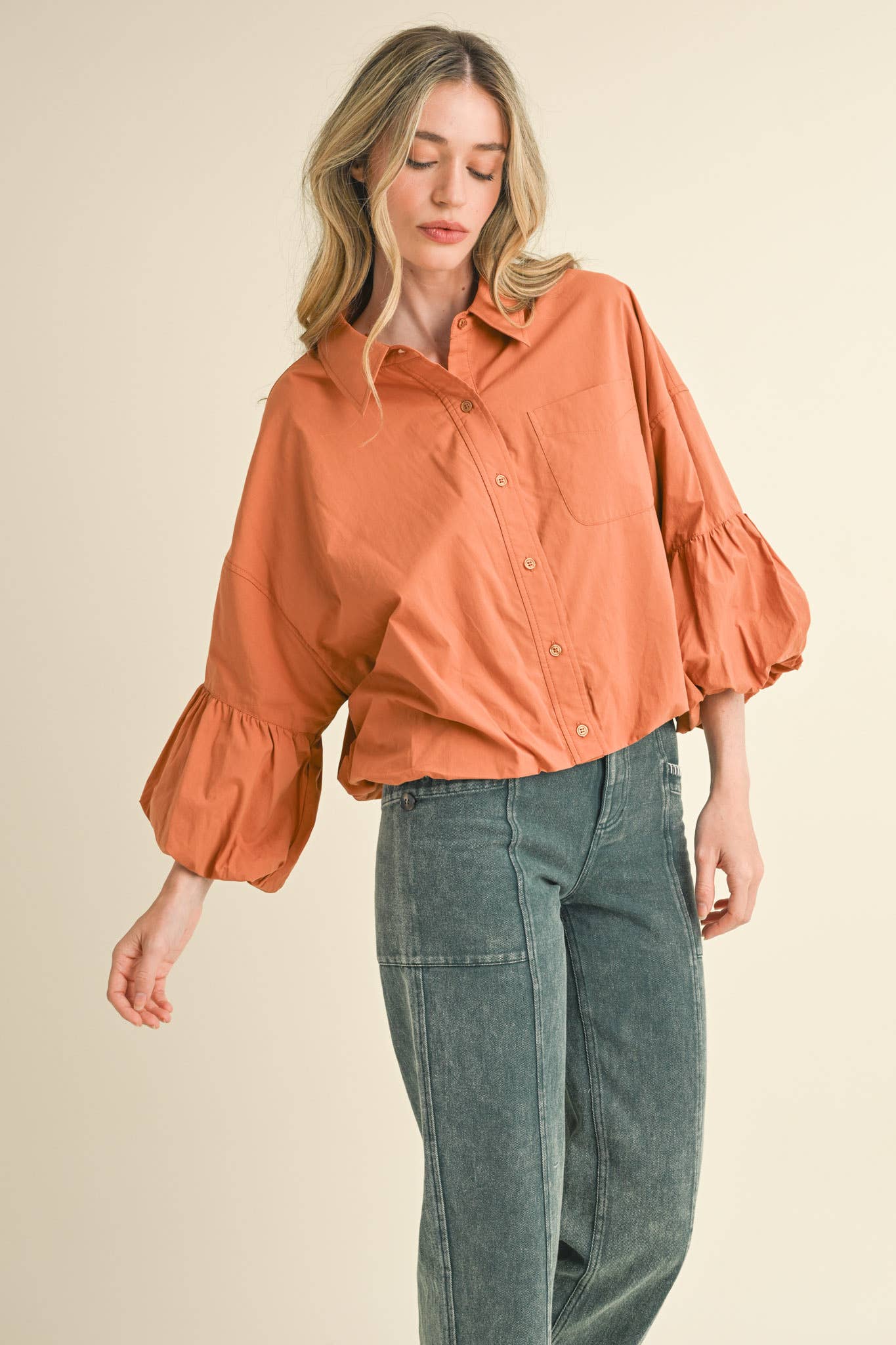 BUTTON DOWN BUBBLE SLEEVE TOP