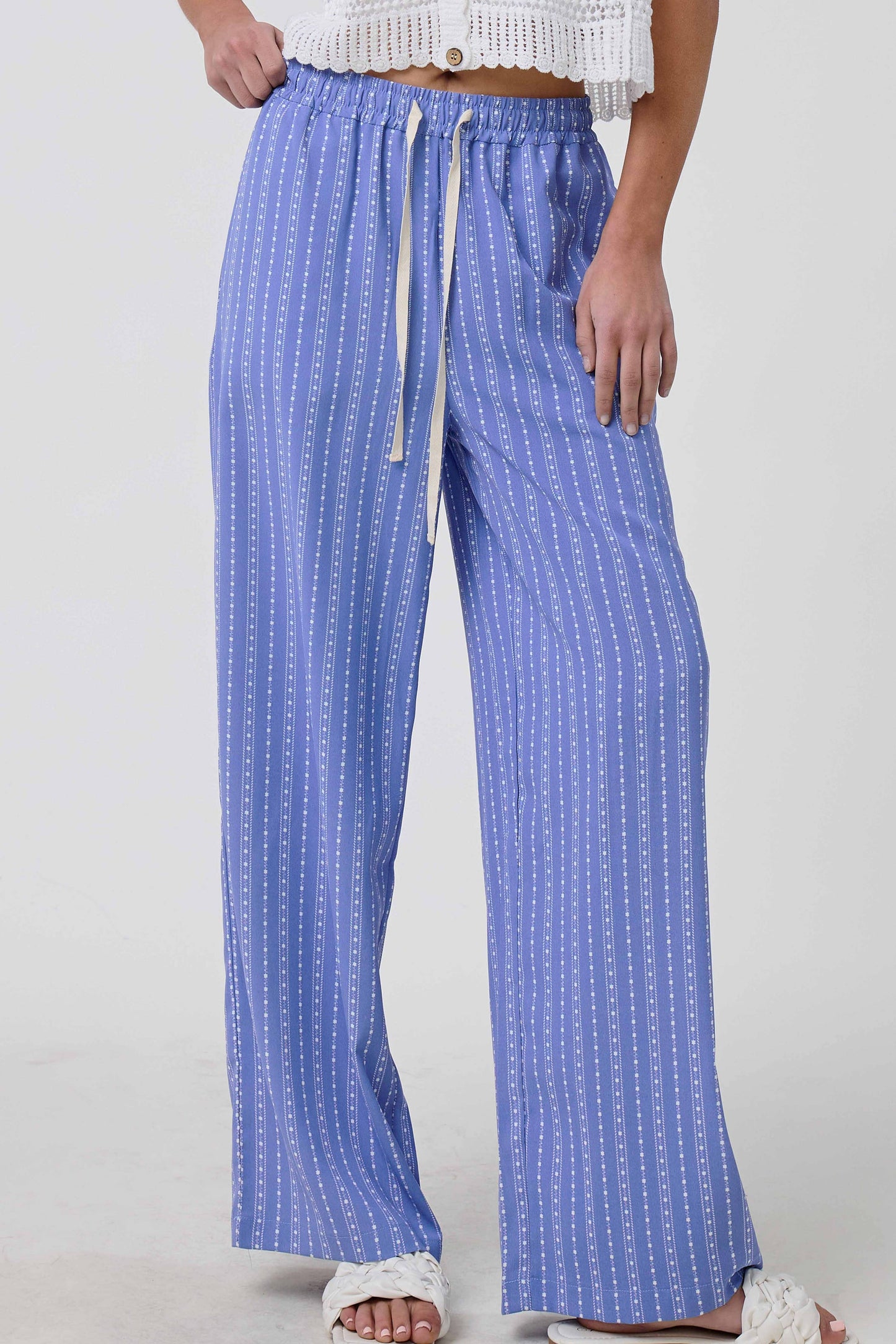 Patterned Design Relaxed Fit Pants With Pockets