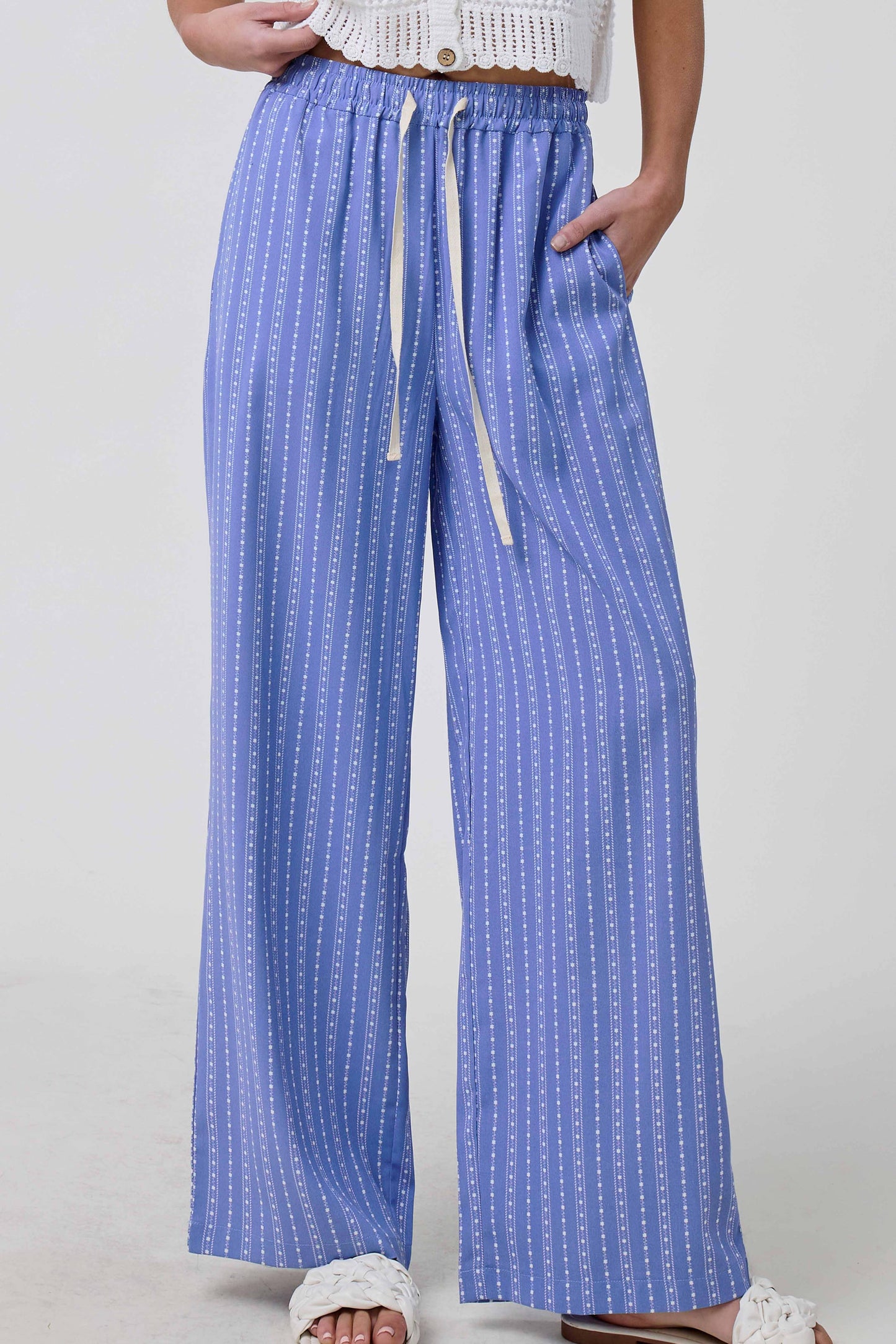 Patterned Design Relaxed Fit Pants With Pockets