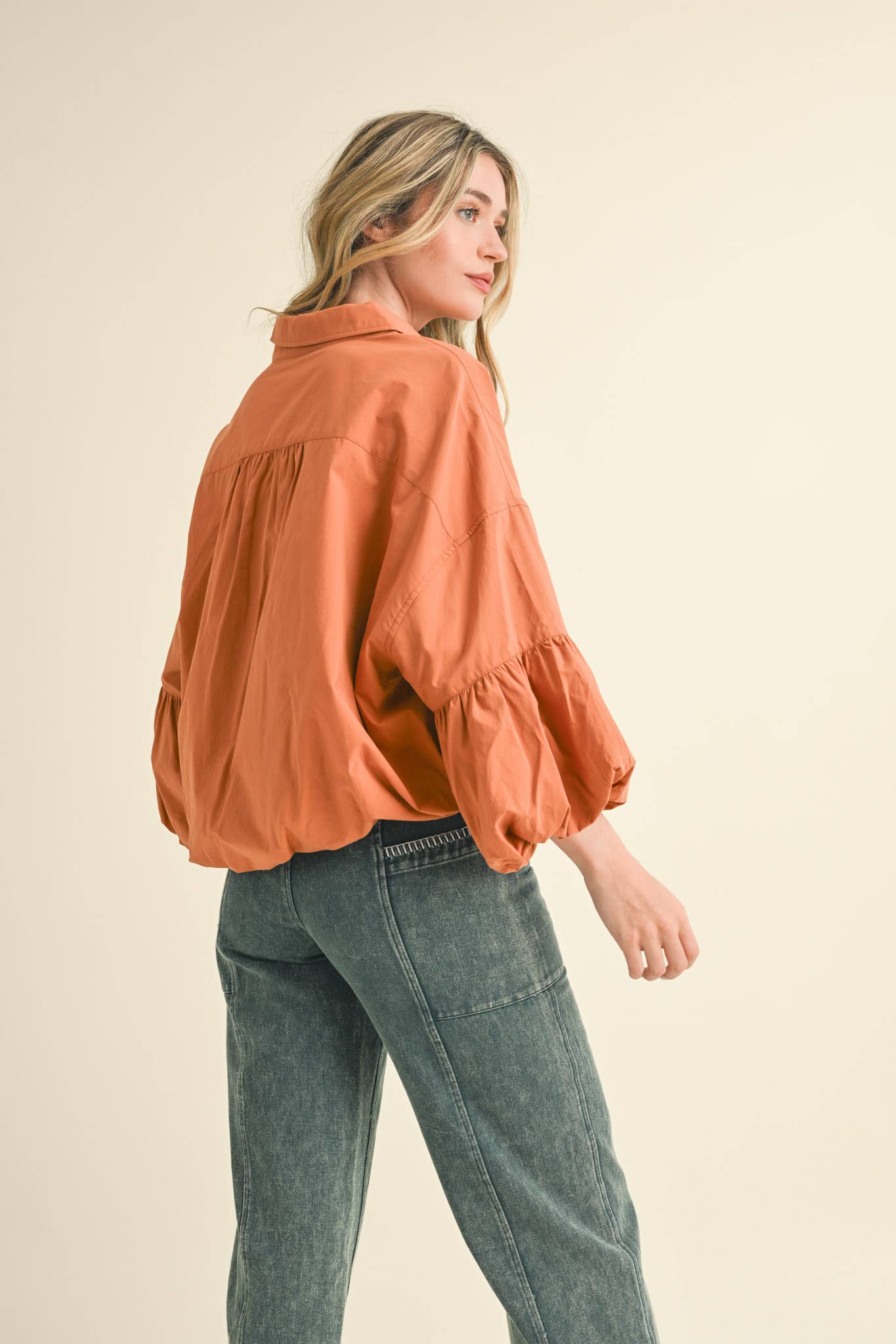 BUTTON DOWN BUBBLE SLEEVE TOP