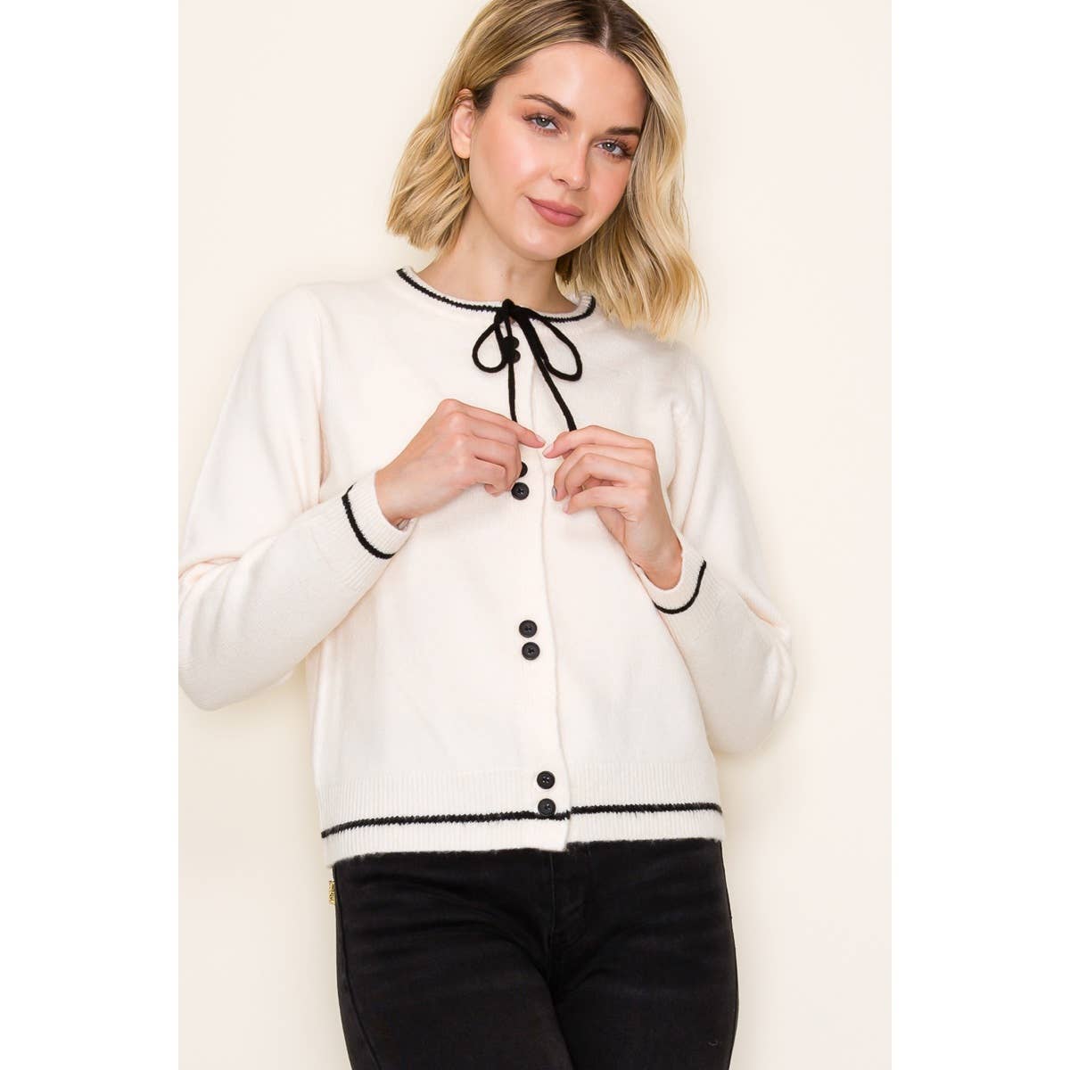 COLOR TRIMMED  SWEATER