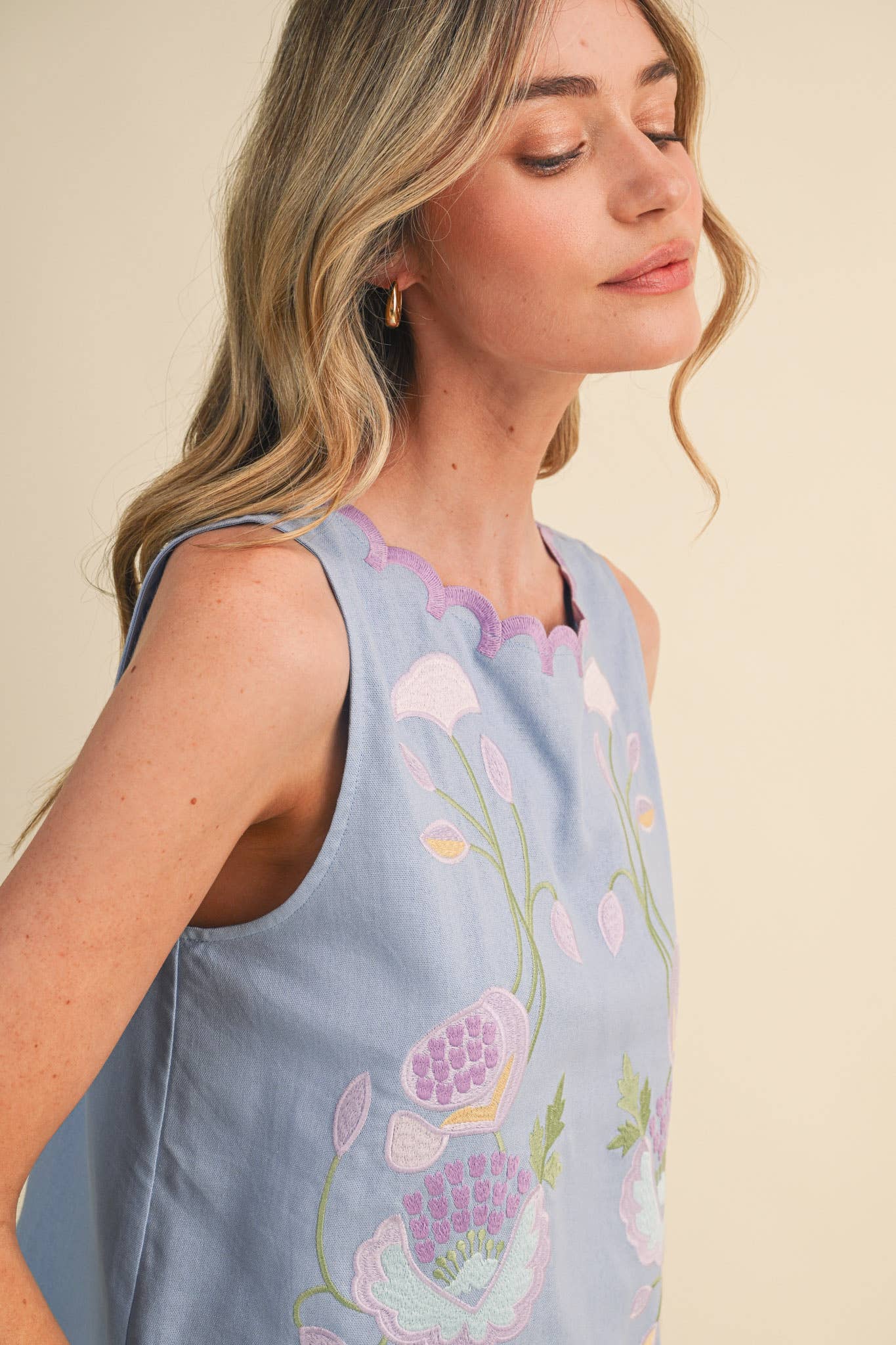 FLORAL EMBROIDERY SCALLOPED TANK