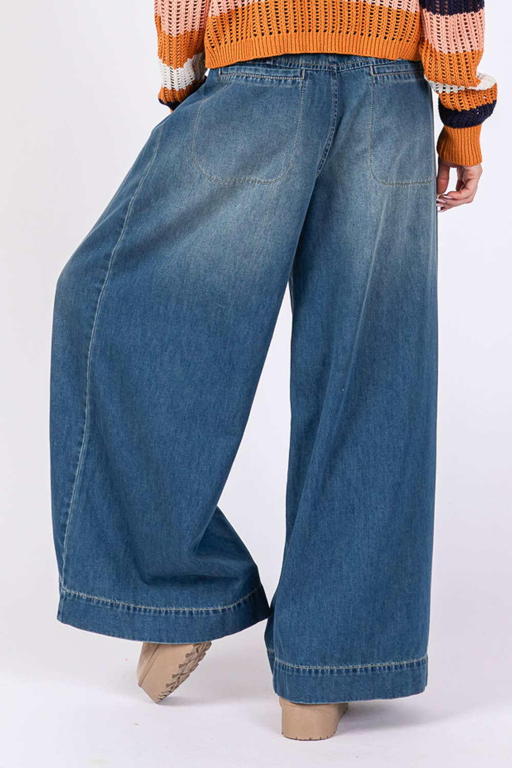 MID-RISE LOOSE WIDE LEG PULL-ON JEANS