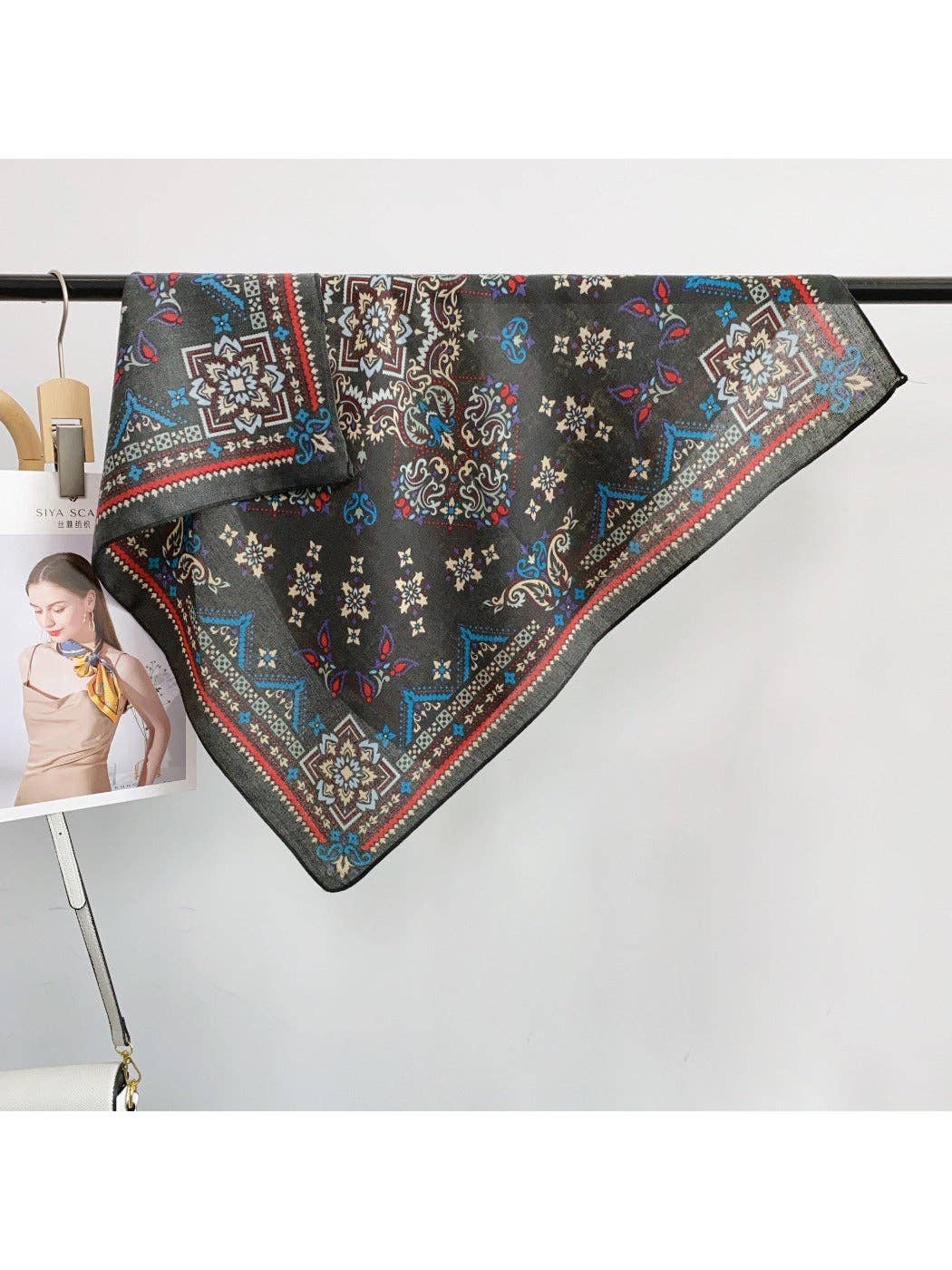 Scarvii - 27'' Retro Print Square Scarf - Classic & Chic