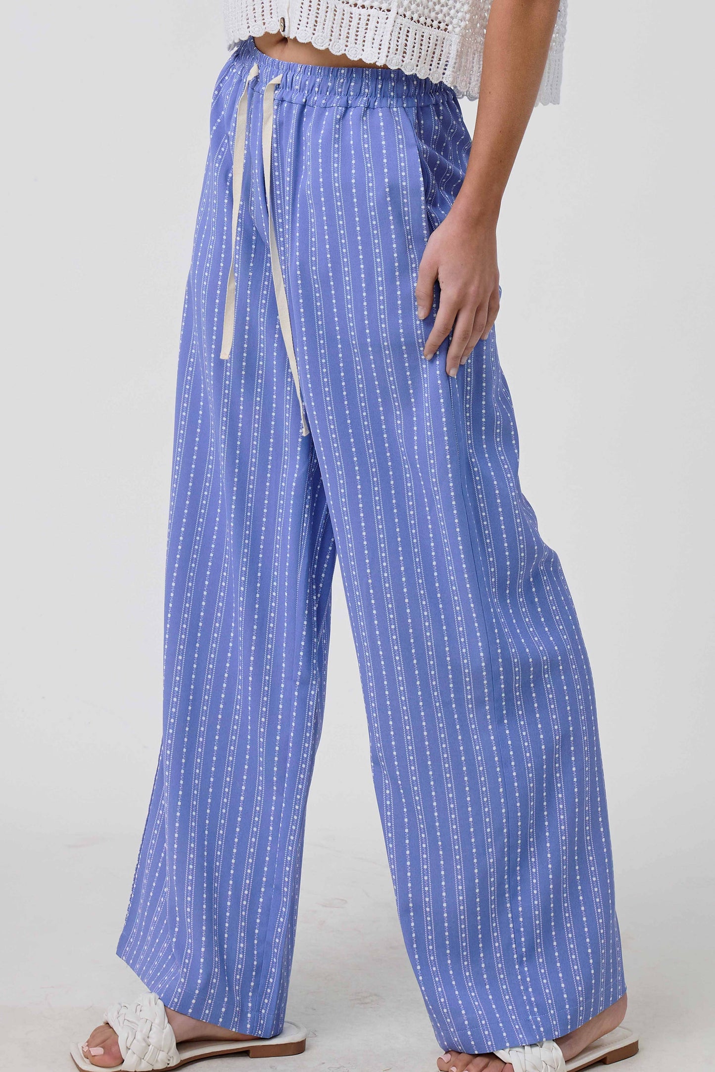 Patterned Design Relaxed Fit Pants With Pockets