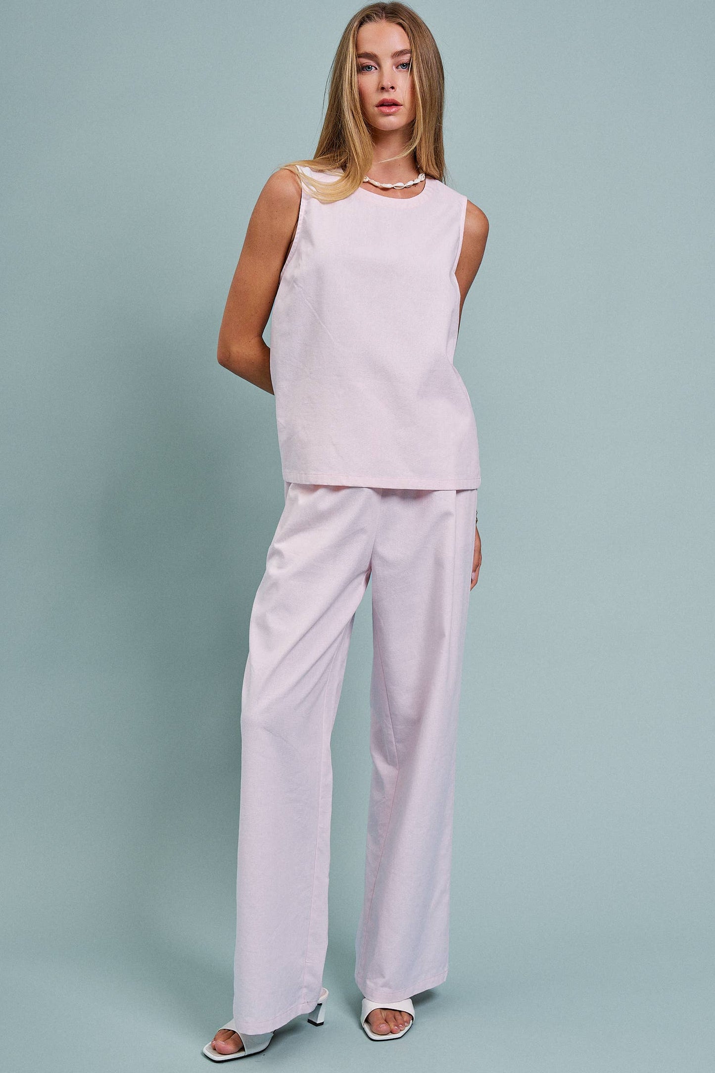 Minimalist Keyhole Back Linen Sleeveless Top