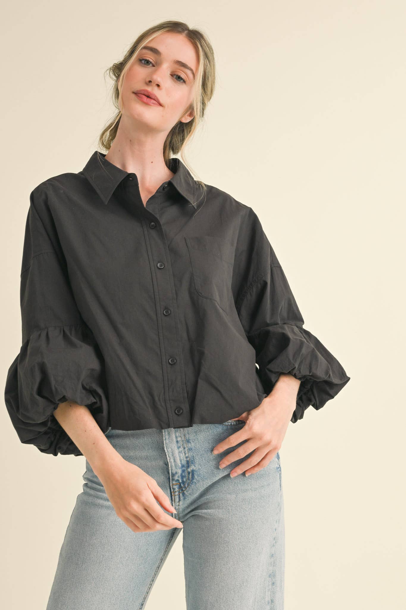 BUTTON DOWN BUBBLE SLEEVE TOP