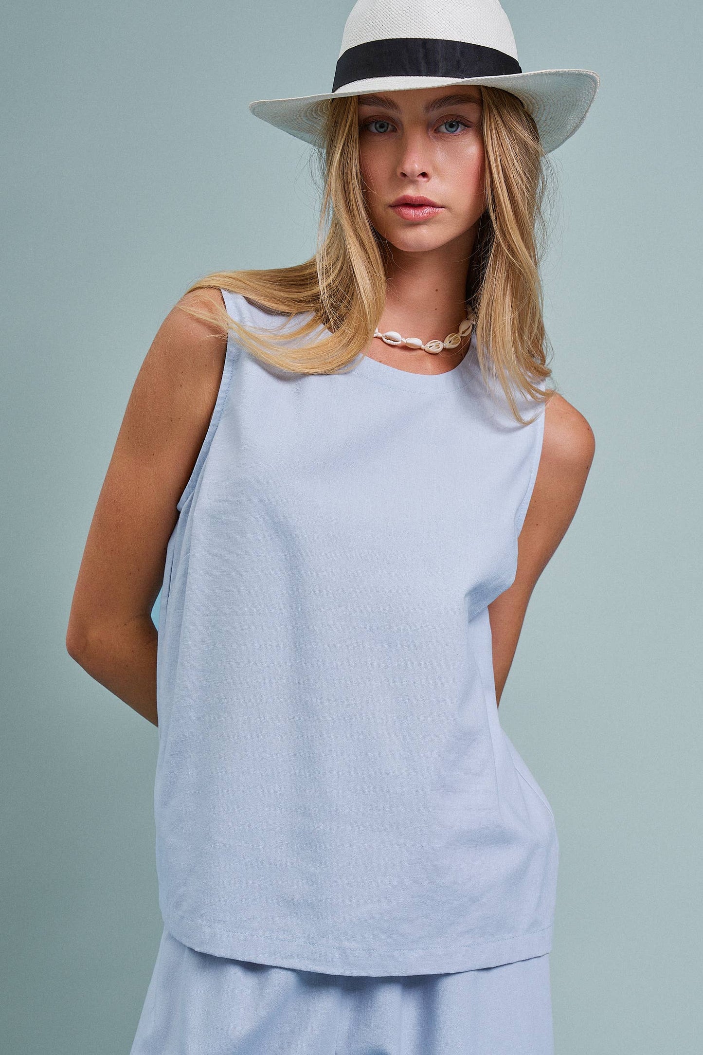 Minimalist Keyhole Back Linen Sleeveless Top