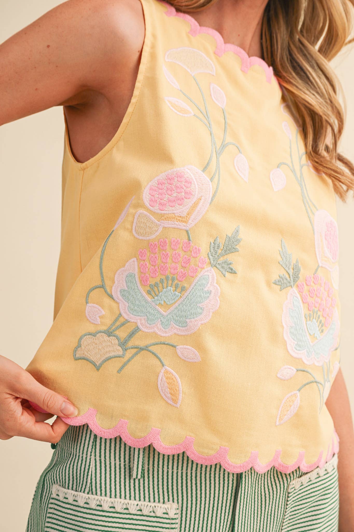 FLORAL EMBROIDERY SCALLOPED TANK